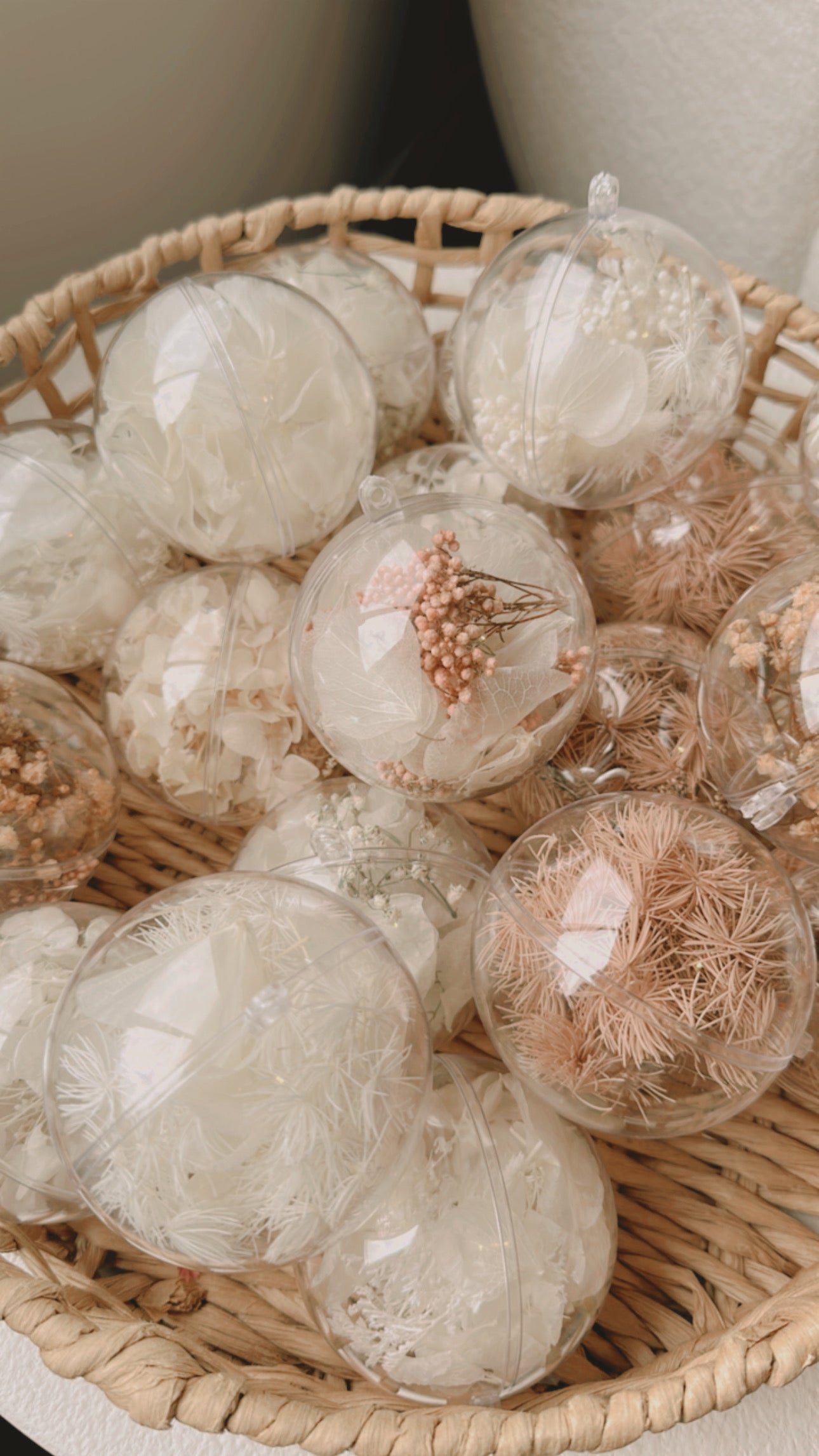 Pack of 6 Baubles (Wrapped in a gift box)